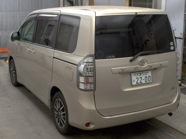 TOYOTA VOXY 2011
