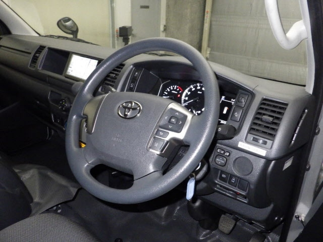 TOYOTA HIACE 2023
