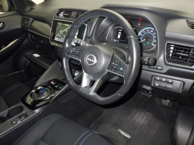 NISSAN LEAF 2021