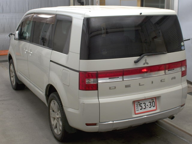 MITSUBISHI DELICA D5 2009