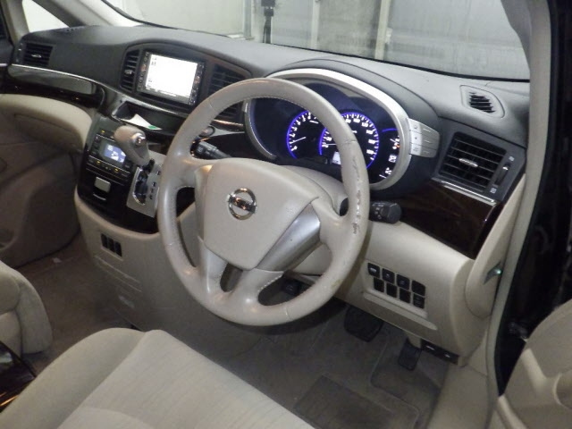 NISSAN ELGRAND 2011