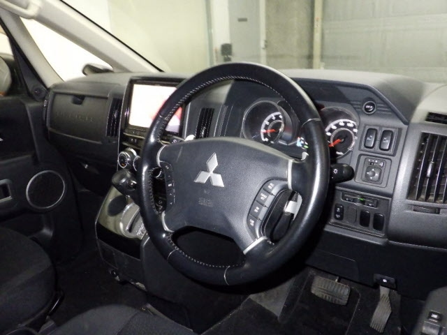 MITSUBISHI DELICA D5 2014