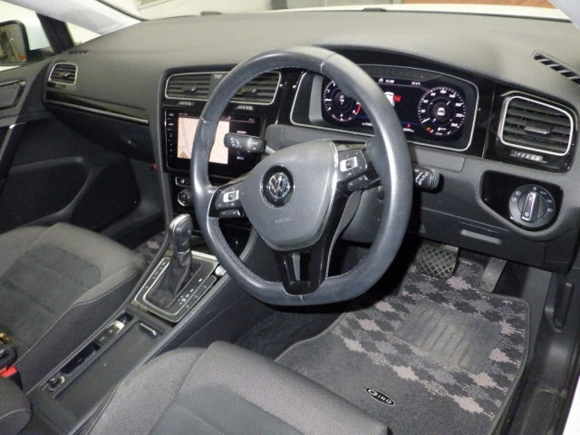 VOLKSWAGEN GOLF 2019