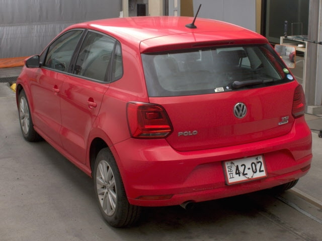 VOLKSWAGEN POLO 2016