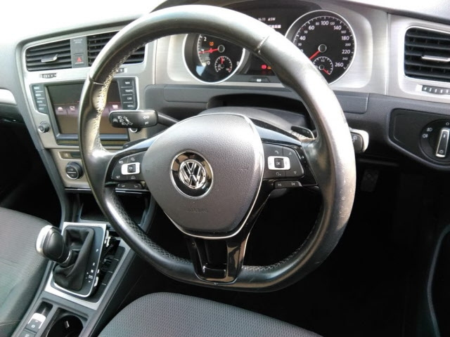 VOLKSWAGEN GOLF 2014