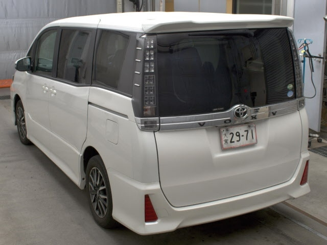 TOYOTA VOXY 2016