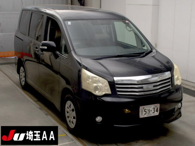 TOYOTA NOAH 2010