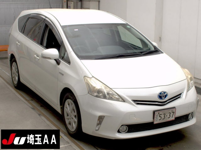 TOYOTA PRIUS ALPHA 2011