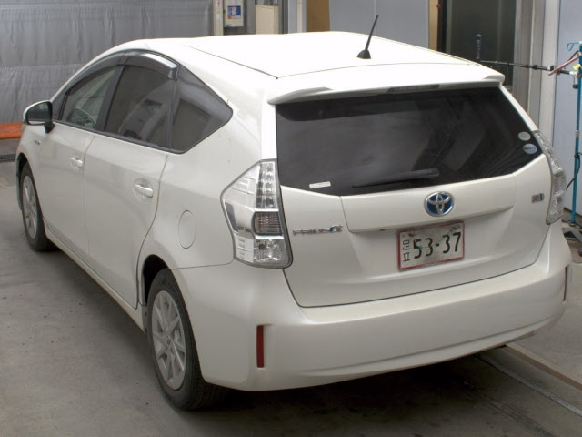 TOYOTA PRIUS ALPHA 2011