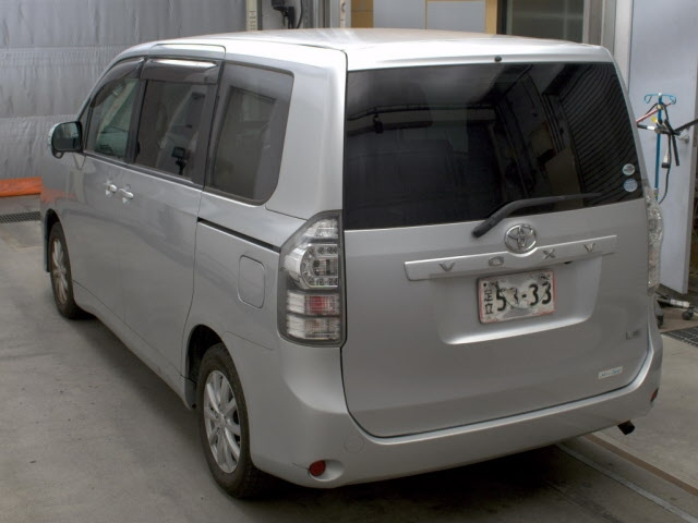 TOYOTA VOXY 2010