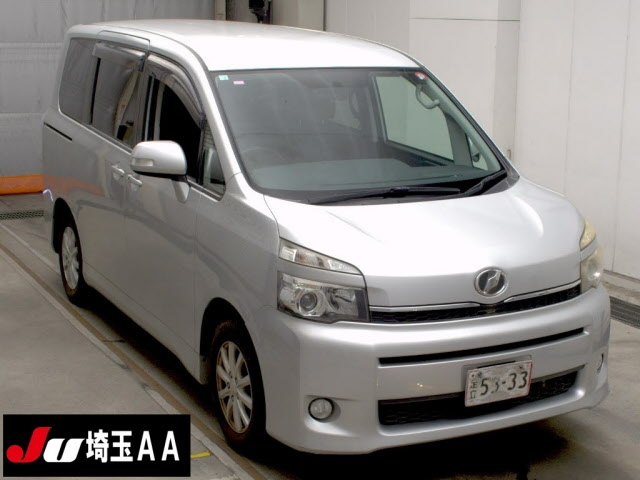 TOYOTA VOXY 2010