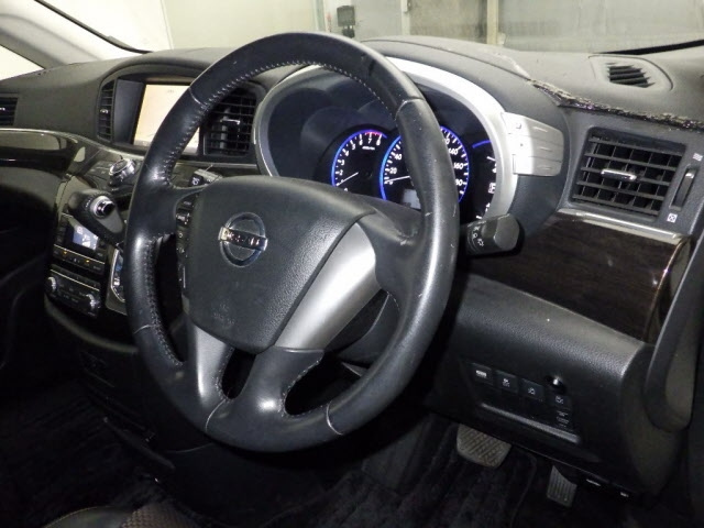 NISSAN ELGRAND 2010