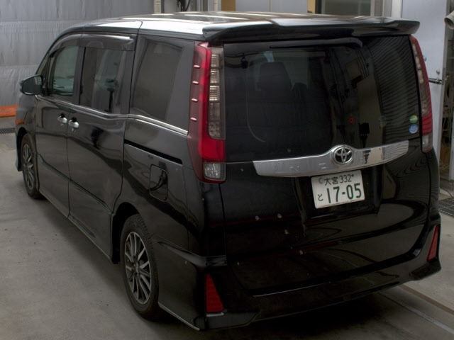 TOYOTA NOAH 2014