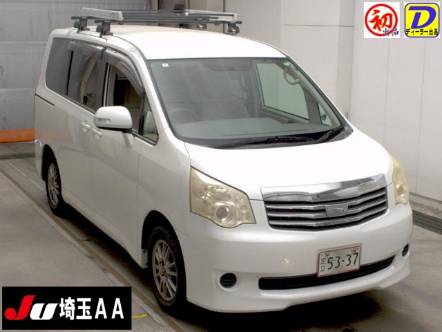 TOYOTA NOAH 2011