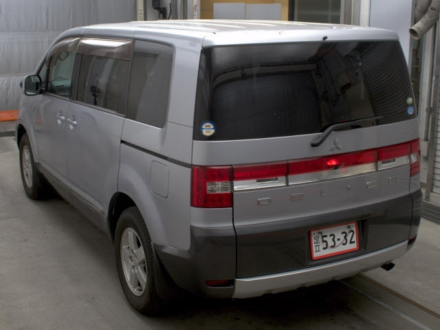 MITSUBISHI DELICA D5 2011