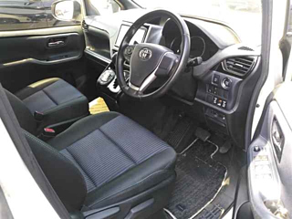 TOYOTA VOXY 2017