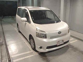 TOYOTA VOXY 2008