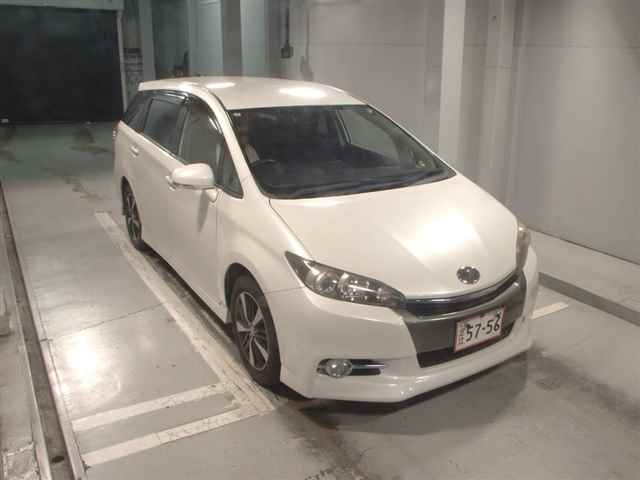 TOYOTA WISH 2013