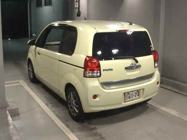 TOYOTA PORTE 2012