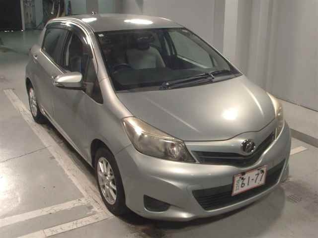 TOYOTA VITZ 2011