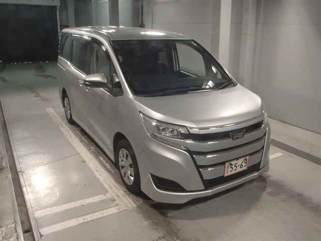 TOYOTA NOAH 2018