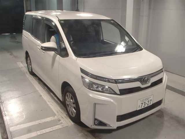 TOYOTA VOXY 2017