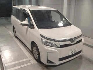 TOYOTA VOXY 2017