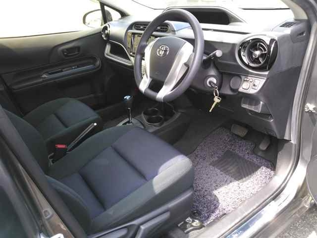 TOYOTA AQUA 2016
