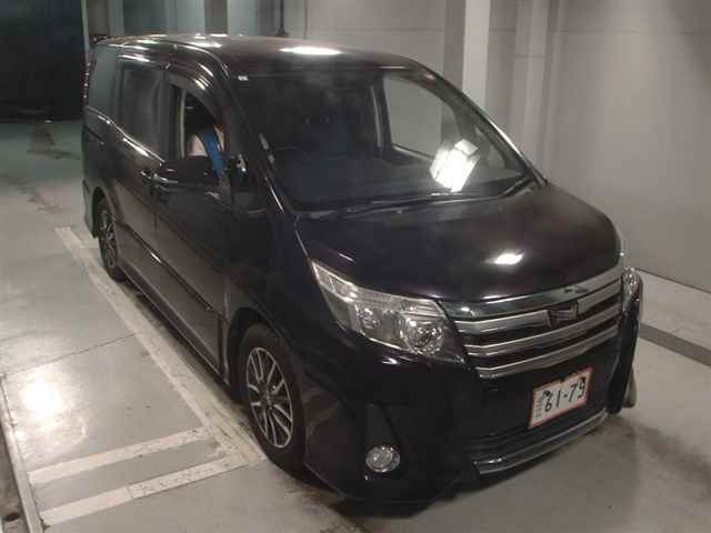 TOYOTA NOAH 2015