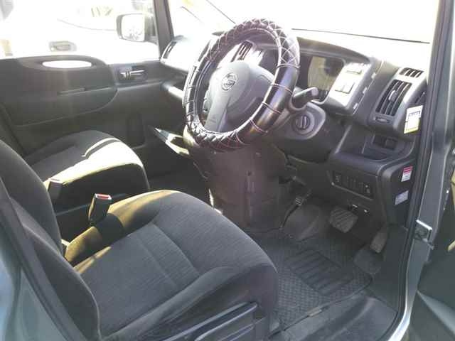 NISSAN SERENA 2010