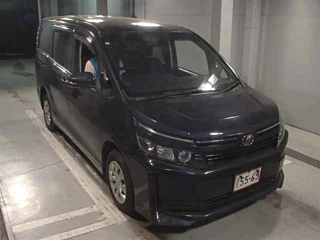TOYOTA VOXY 2016