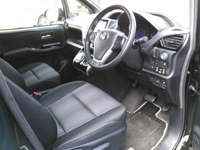 TOYOTA VOXY 2020