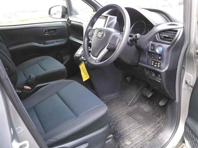 TOYOTA NOAH 2016