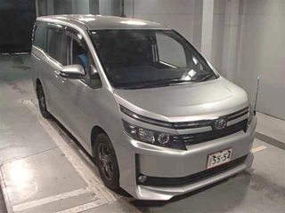 TOYOTA VOXY 2017
