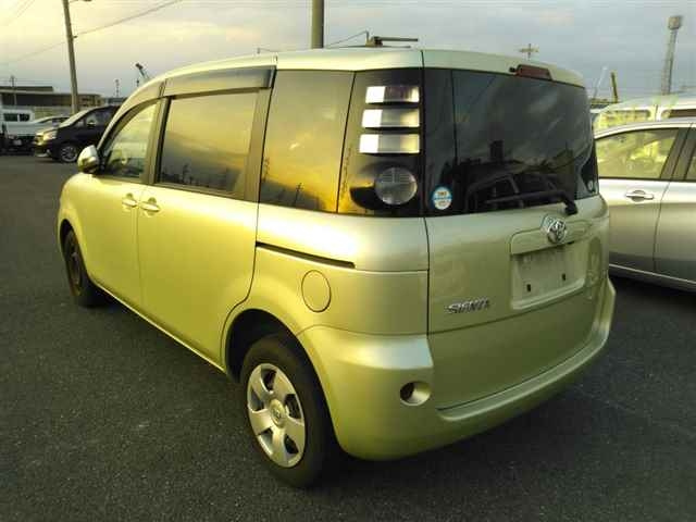 TOYOTA SIENTA 2010