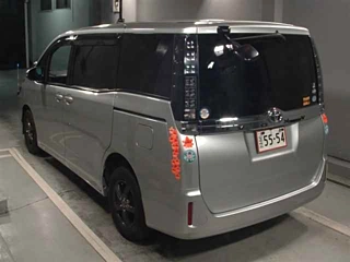 TOYOTA VOXY 2017
