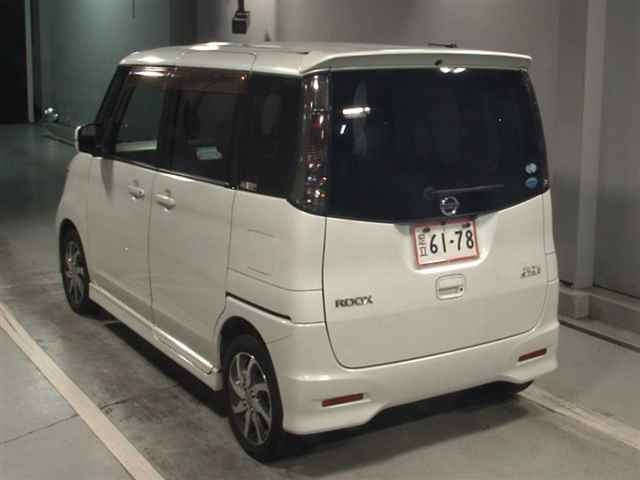 NISSAN ROOX 2010