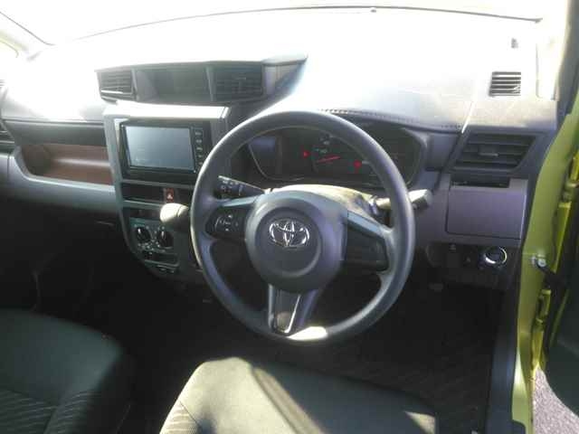 TOYOTA ROOMY 2017
