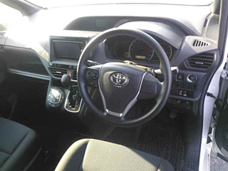 TOYOTA VOXY 2017