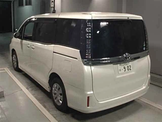 TOYOTA VOXY 2017