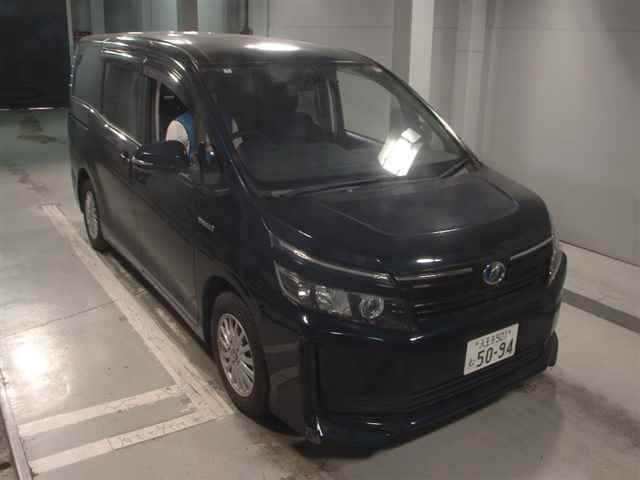 TOYOTA VOXY 2014