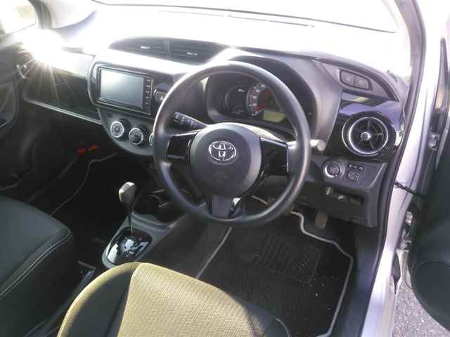 TOYOTA VITZ 2019