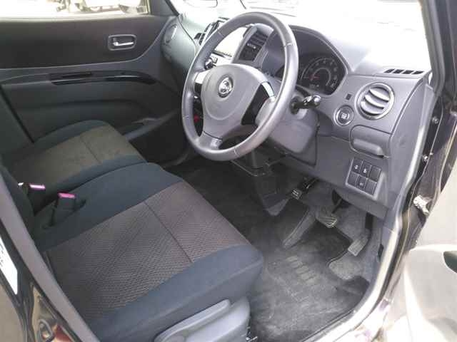 NISSAN ROOX 2013