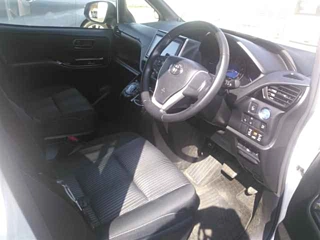 TOYOTA VOXY 2017