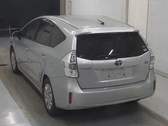 TOYOTA PRIUS ALPHA 2012