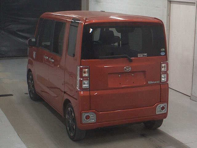 DAIHATSU WAKE 2016