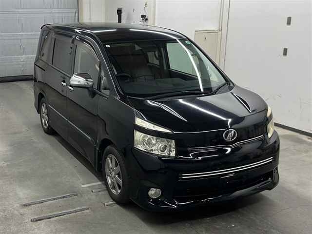 TOYOTA VOXY 2009