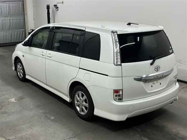 TOYOTA ISIS 2016