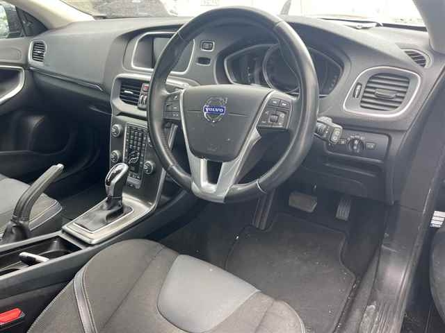 VOLVO V40 2015
