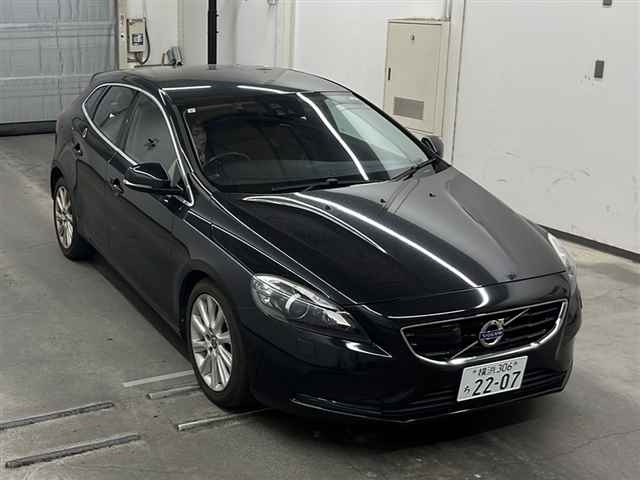 VOLVO V40 2015